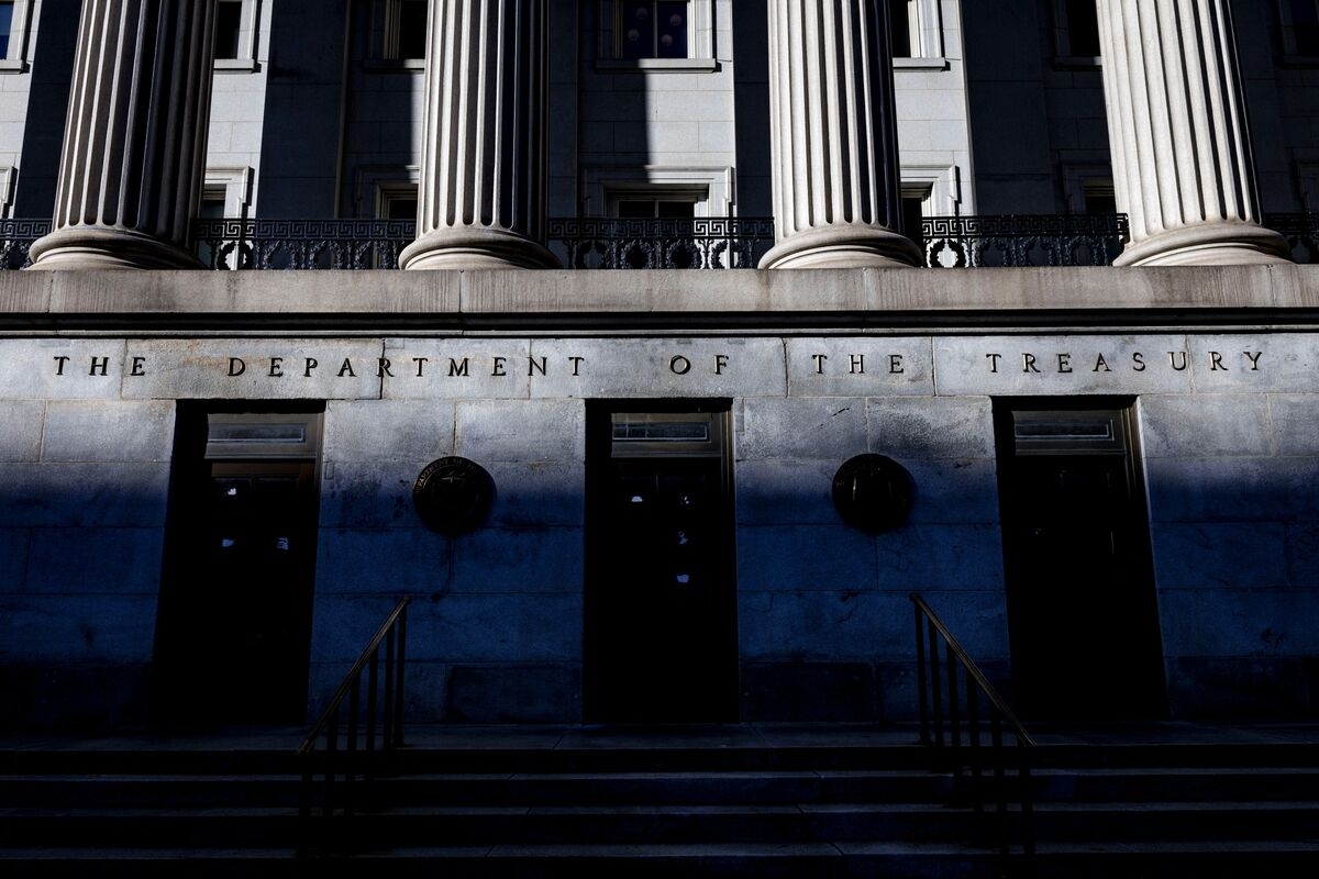 US Treasury's 30-Year Bond Auction Is Met With Solid Demand