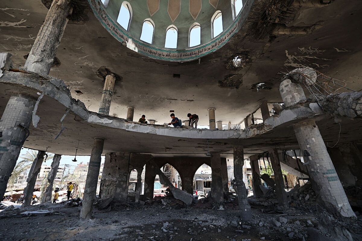 Israel Prepares Assault on Last Gaza Town as Truce Talks Stall