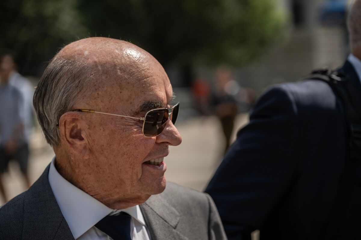 Joe Lewis' $8 Billion Empire Loses Top Executive in Power Shift