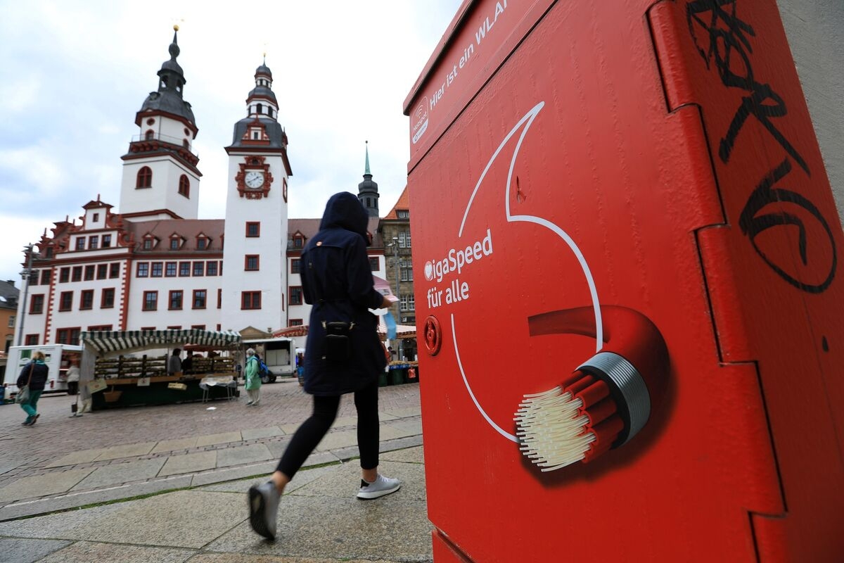 Vodafone Forecasts Flat Profit in German Turnaround