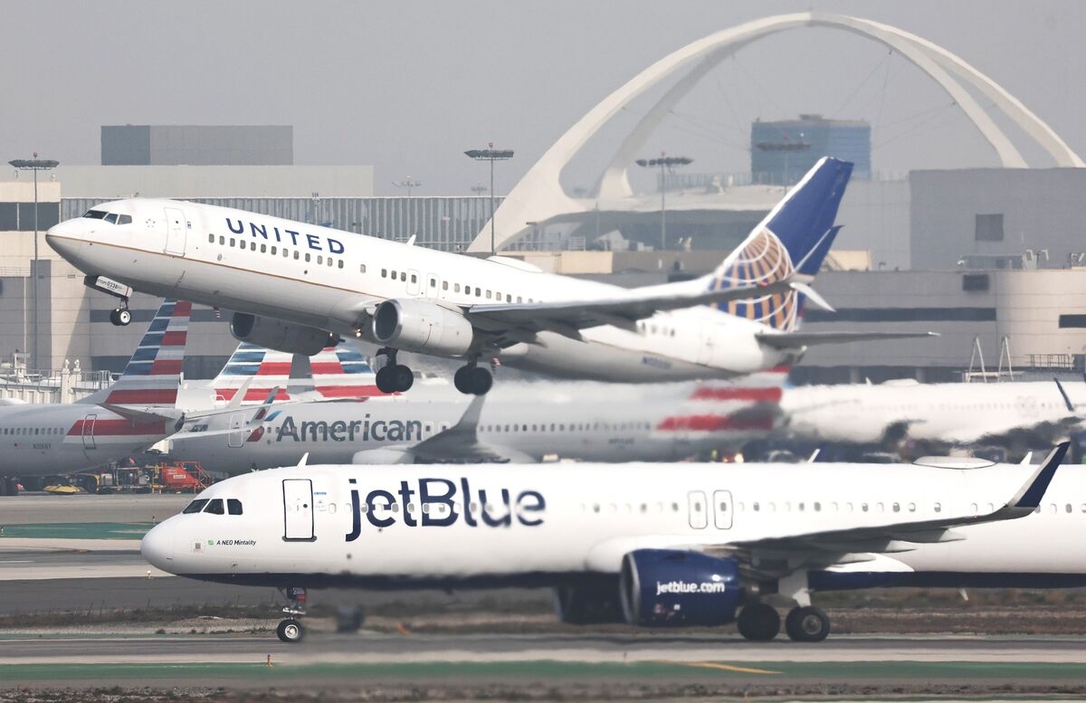 United and JetBlue Can Help Each Other — If Regulators Let Them