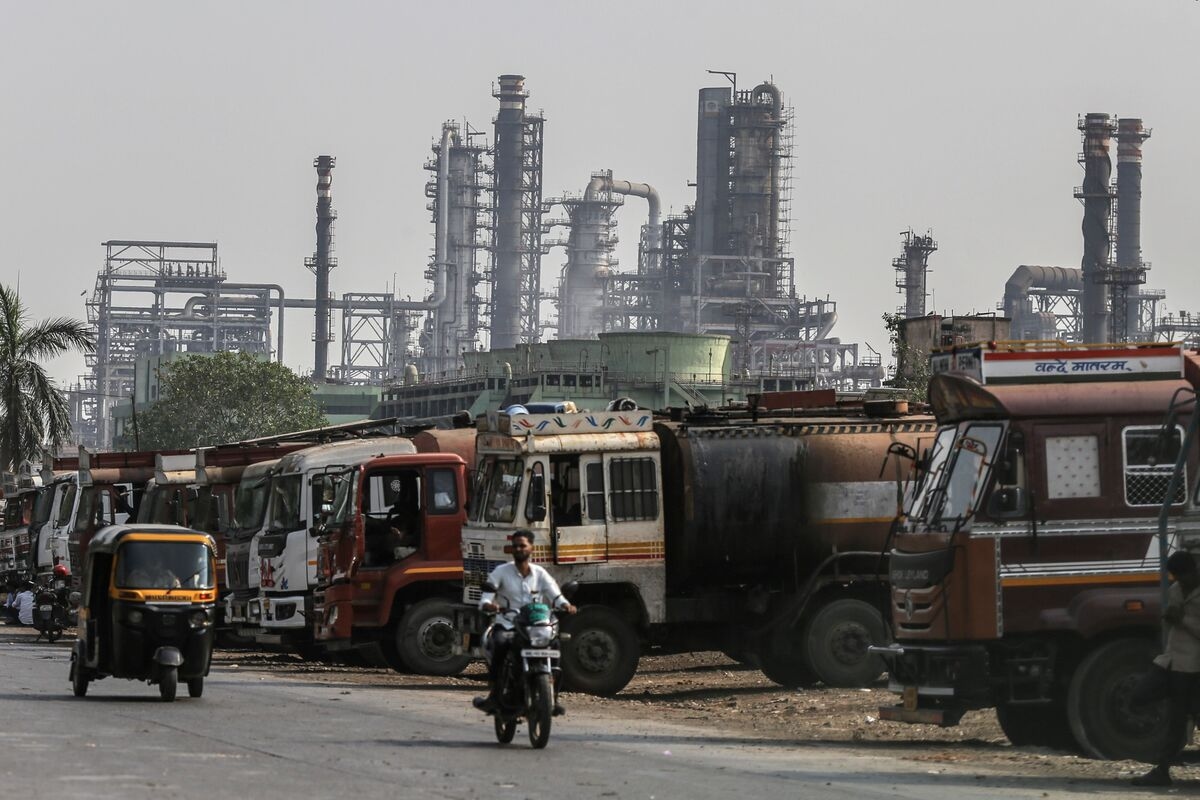 Indian Refiners Look More Widely for Oil After EU's Russia Curbs