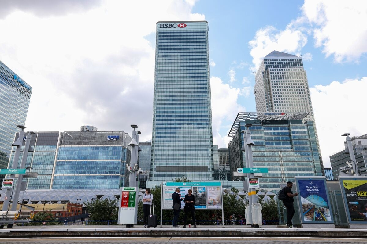 HSBC's Desk Shortage Prompts Bank to Eye New Canary Wharf Office