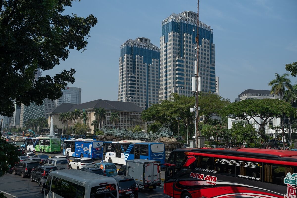 Indonesia May Hold Rate as Stocks, Trade Turmoil Threaten Rupiah