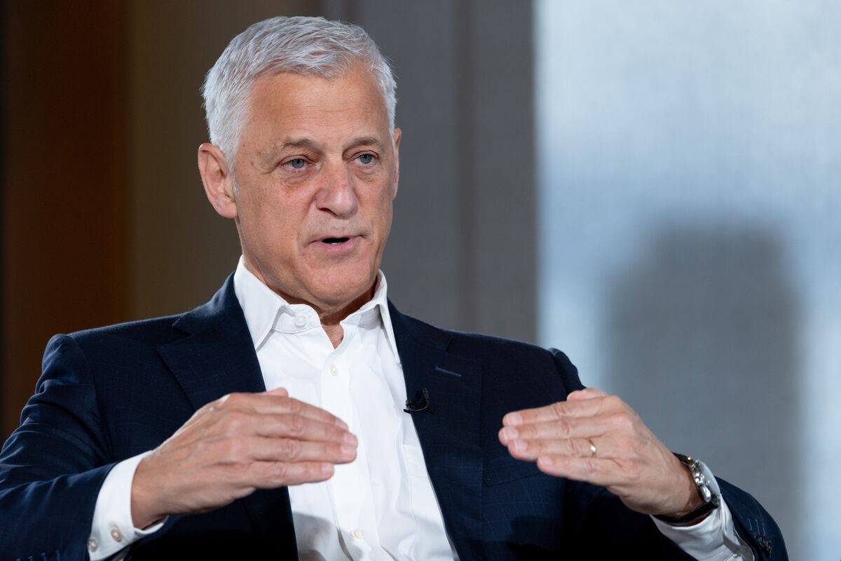 Standard Chartered CEO Winters on the Trading Loss That Changed His Career
