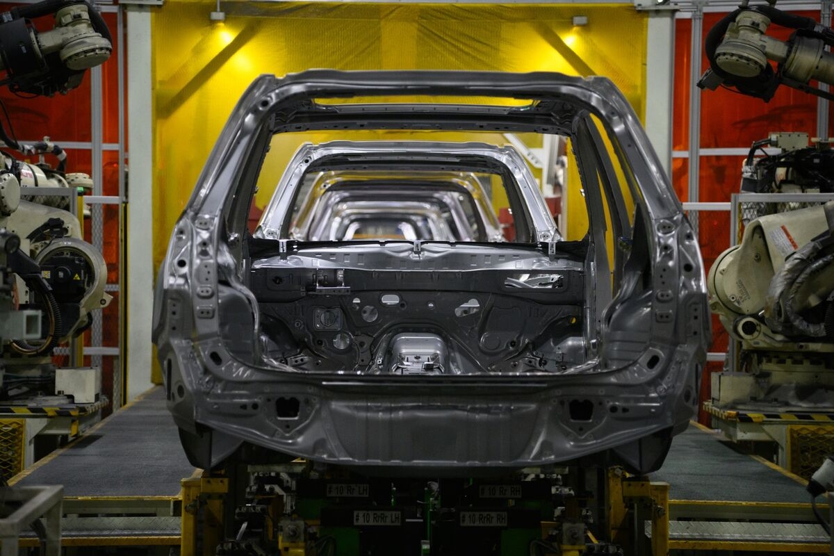 Japan Carmakers Put Squeeze on Households With Higher Loan Rates