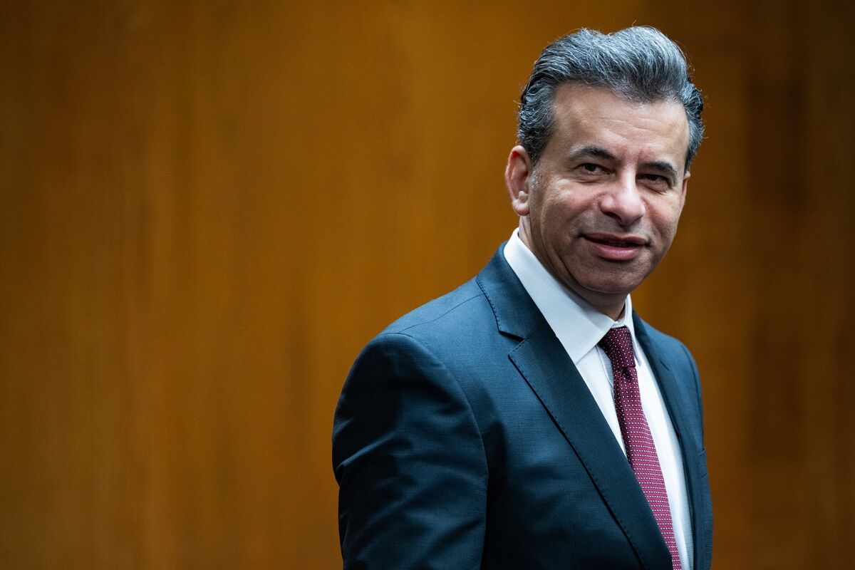 FDA to Meet Drug Approval Goals Despite Cuts, Commissioner Says