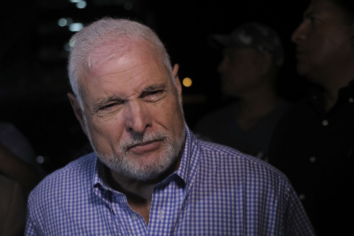 Former Panama President Martinelli Heads for Asylum in Colombia