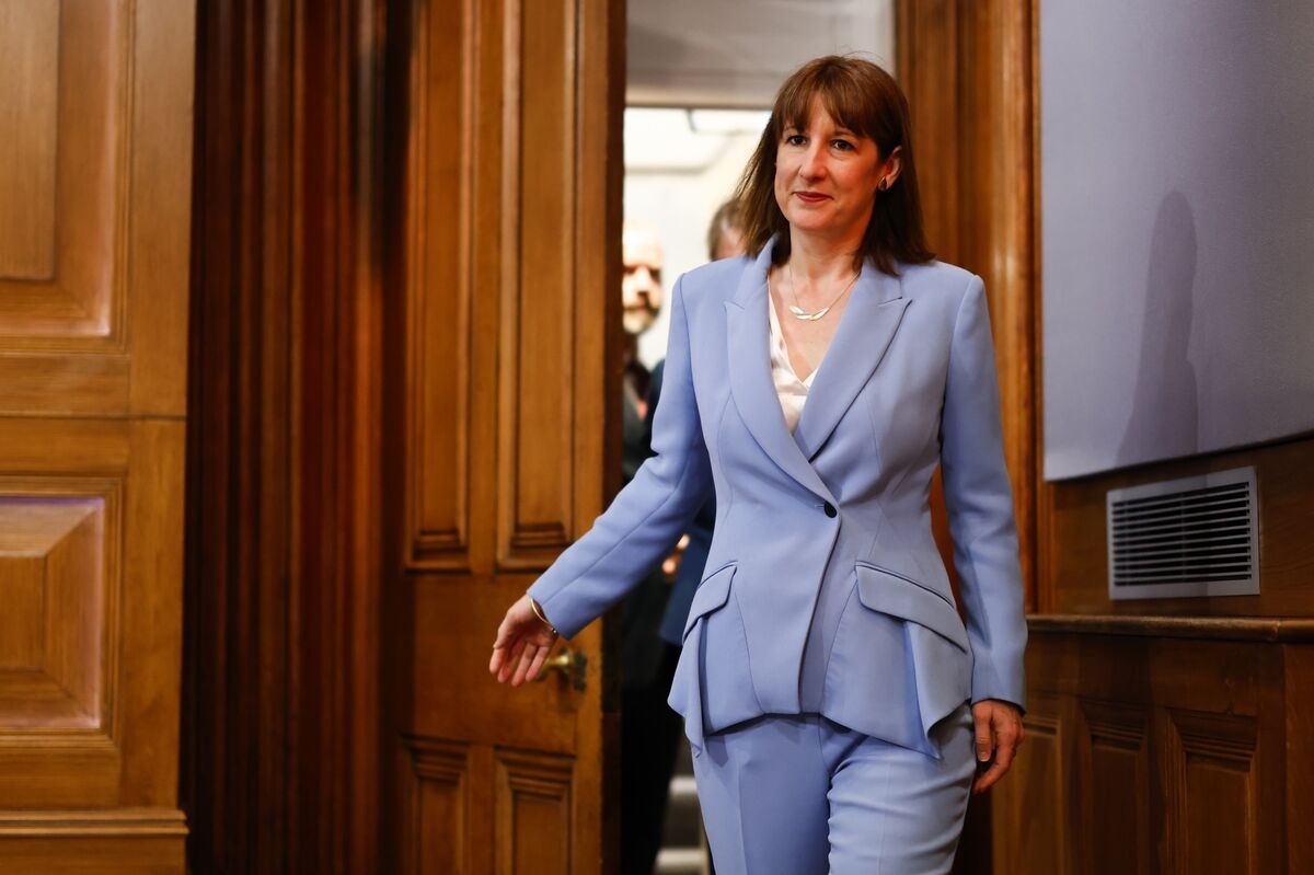 City's Tussle With Labour Heats Up Over Pensions, Cash Savings