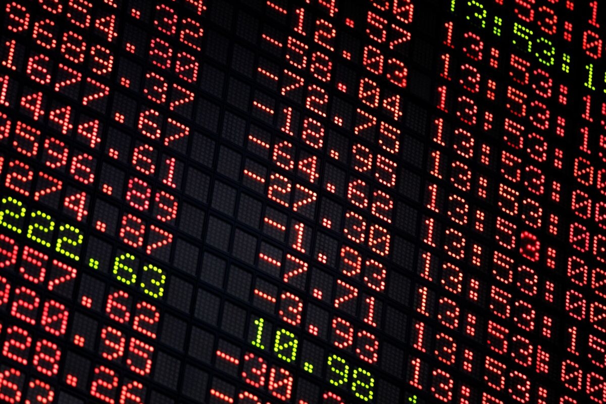Malaysia's AI-Led Stock Rally Falters in Face of Trade Risks
