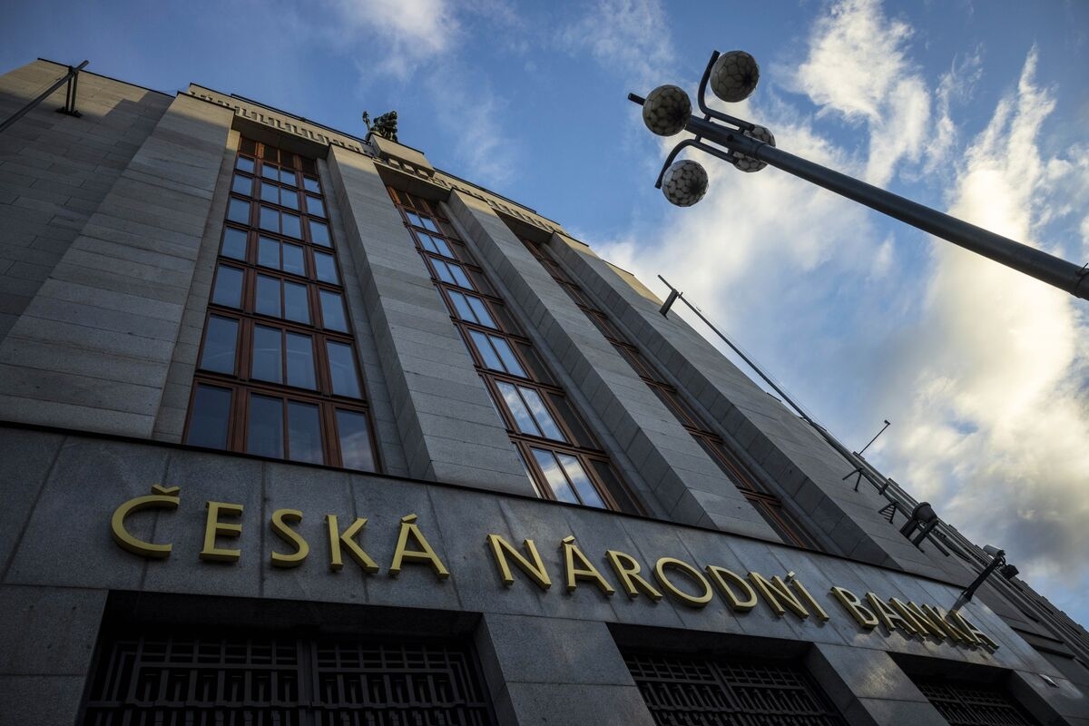 Czech Central Bank to Hold Rates and May Signal Longer Break