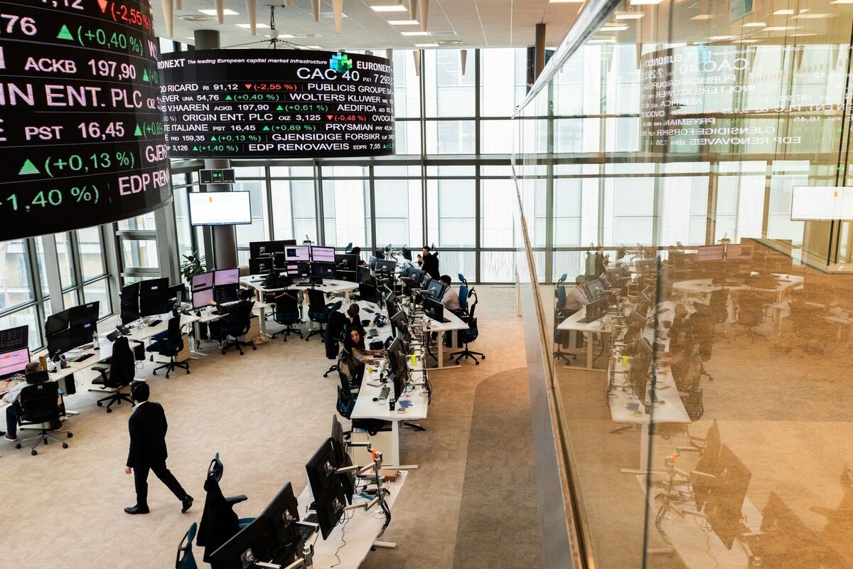 Barclays' Cau Says European Stocks Cushioned for Mild Downgrades