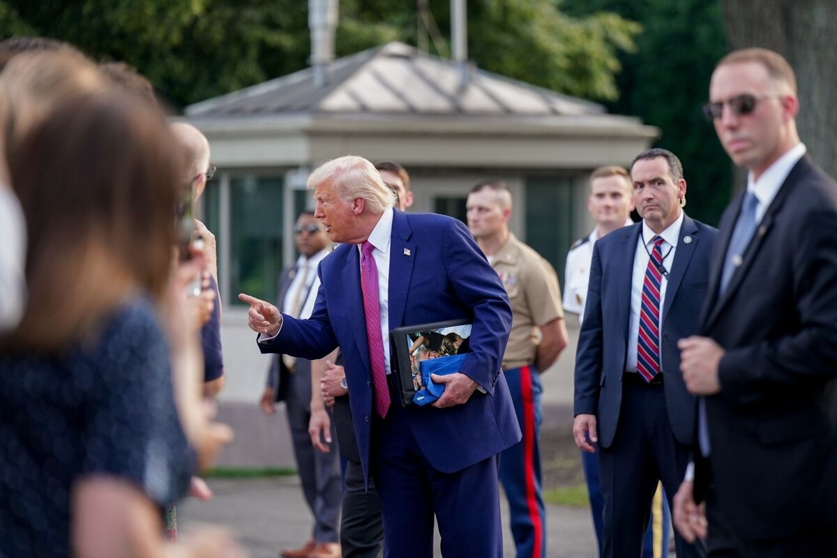 Trump Seeks to Register His Name for Mobile Phone Service