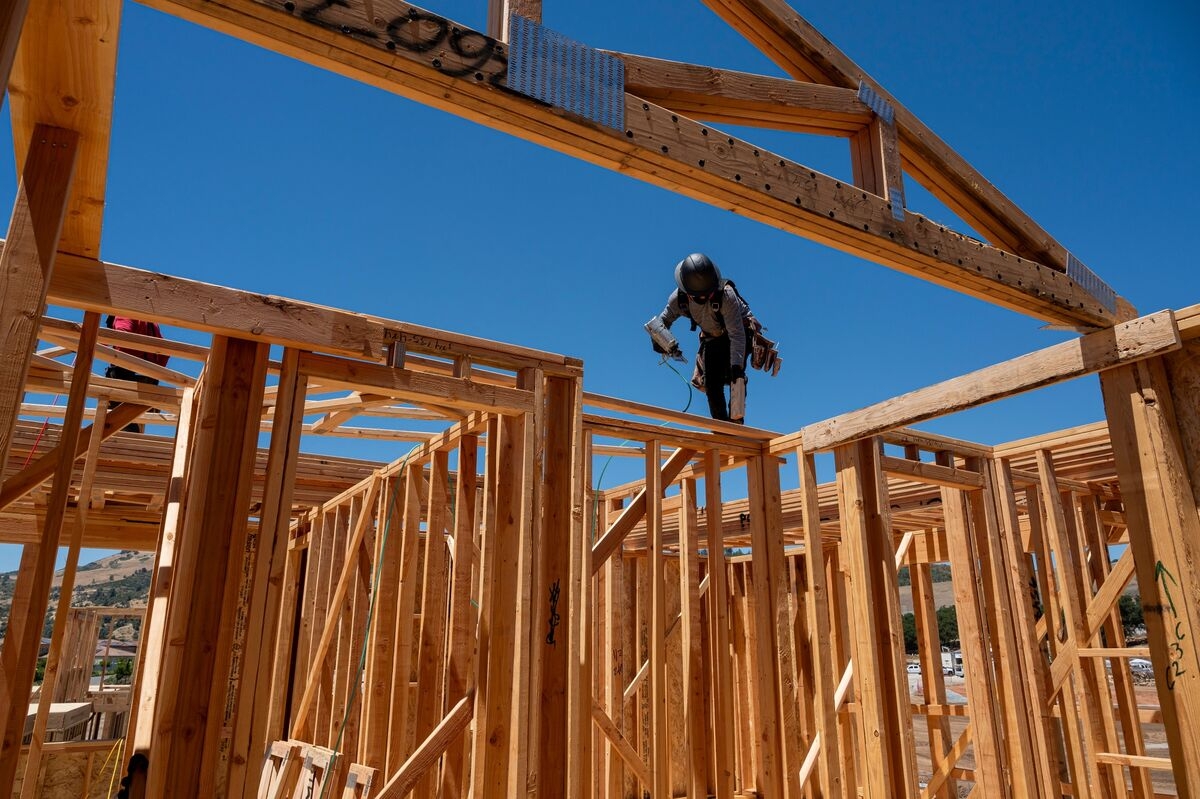 Toll Maintains Home Sales Forecast as Luxury Demand Holds Up