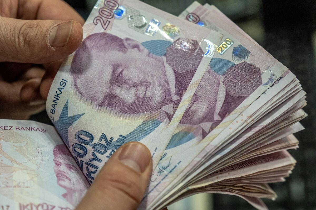 Turkey Central Bank Seeks to Repel Short-Term Carry Trade Bets