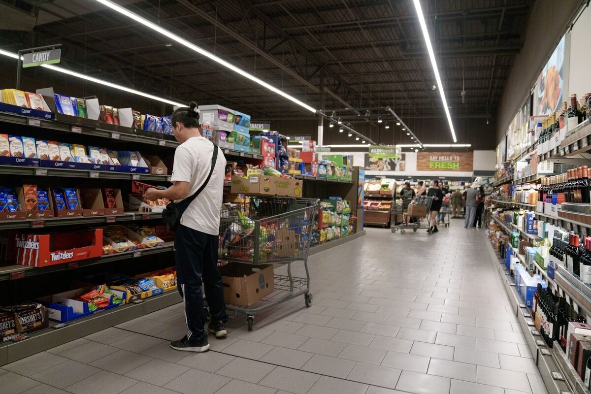 US Consumer Sentiment Jumps as Inflation Expectations Improve