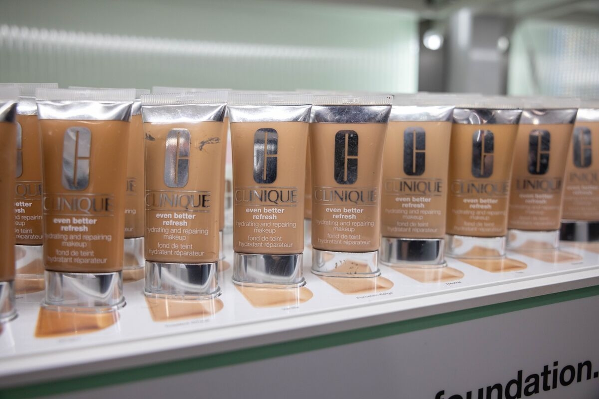 Estée Lauder Sees Sales Growth in Early Sign of Turnaround