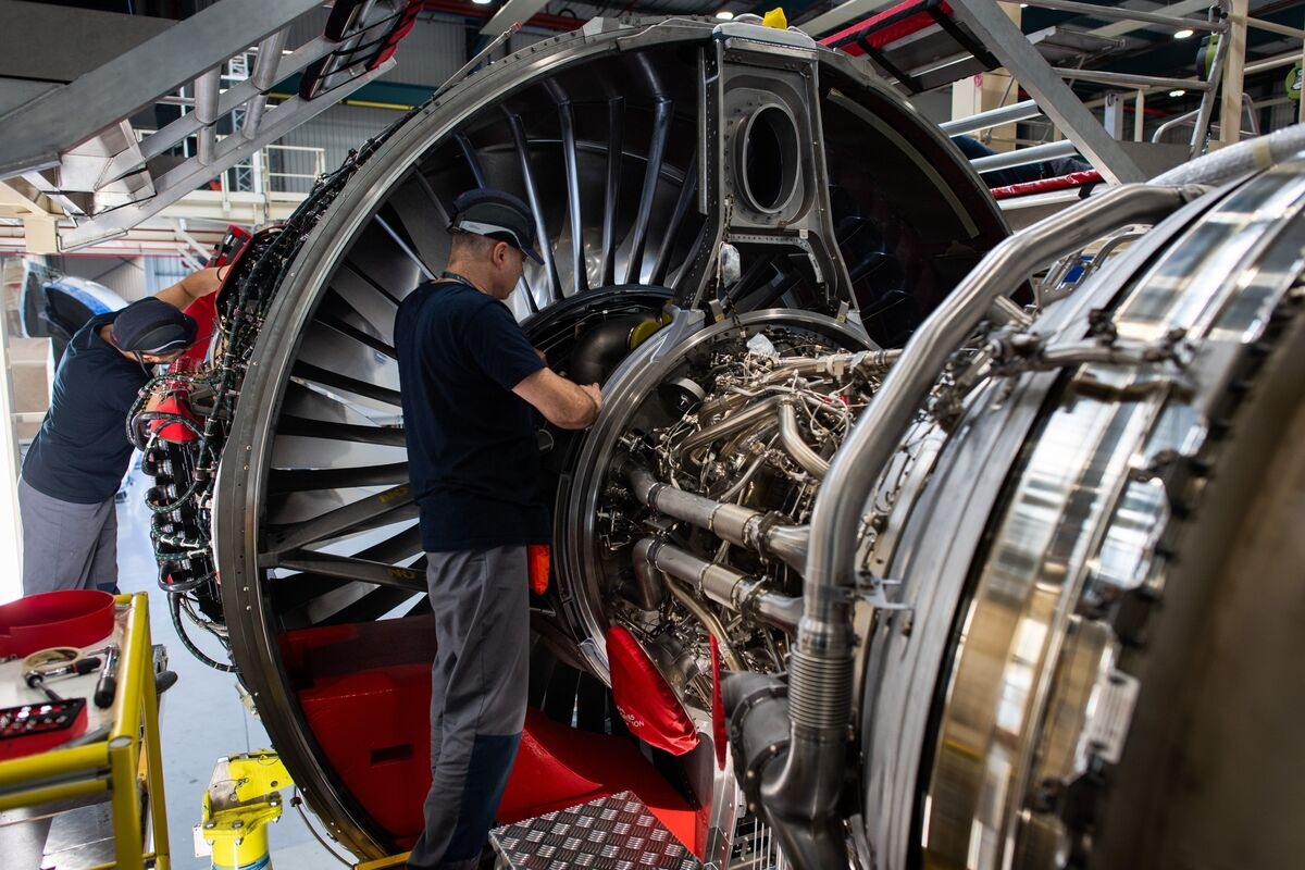 Rolls-Royce Nears Deal to Offload Its £4 Billion UK Pension Pot