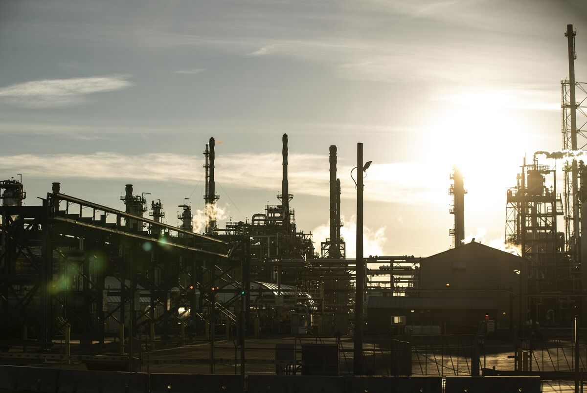 Enbridge to Expand Pipelines to US Before Starting a New Canada Line