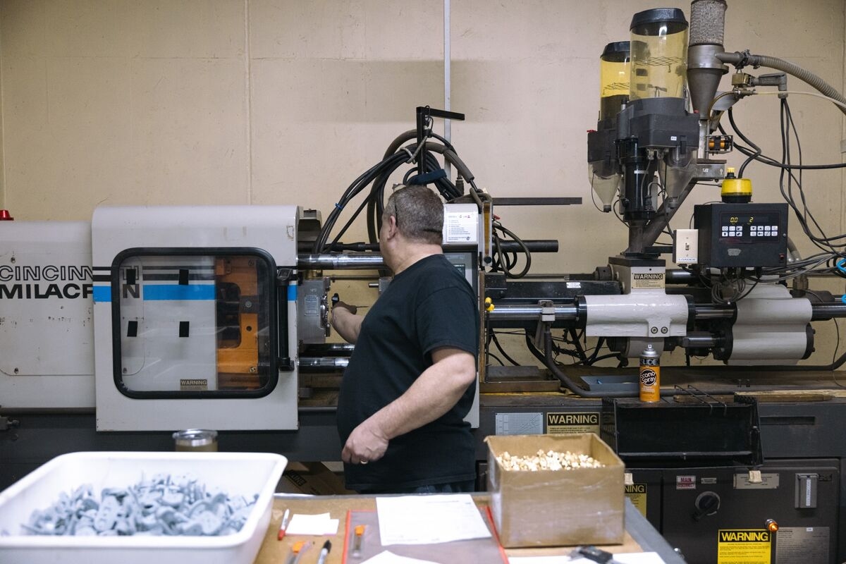 New York Factory Activity Expands for First Time in Five Months