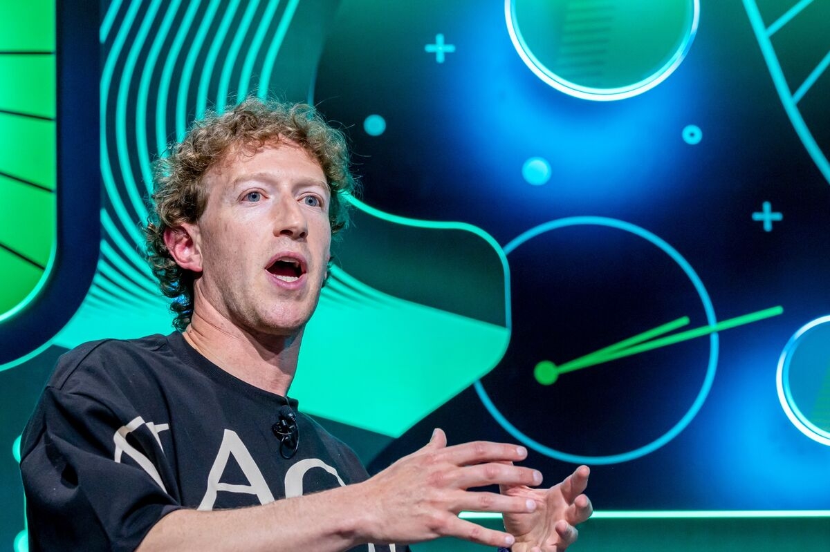 Mark Zuckerberg Personally Hiring to Create New 'Superintelligence' AI Team