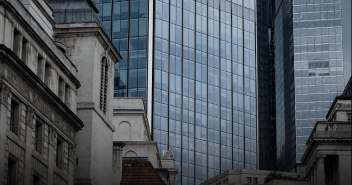 Britain's Billionaire Exodus Shows Cost of Tax Raid