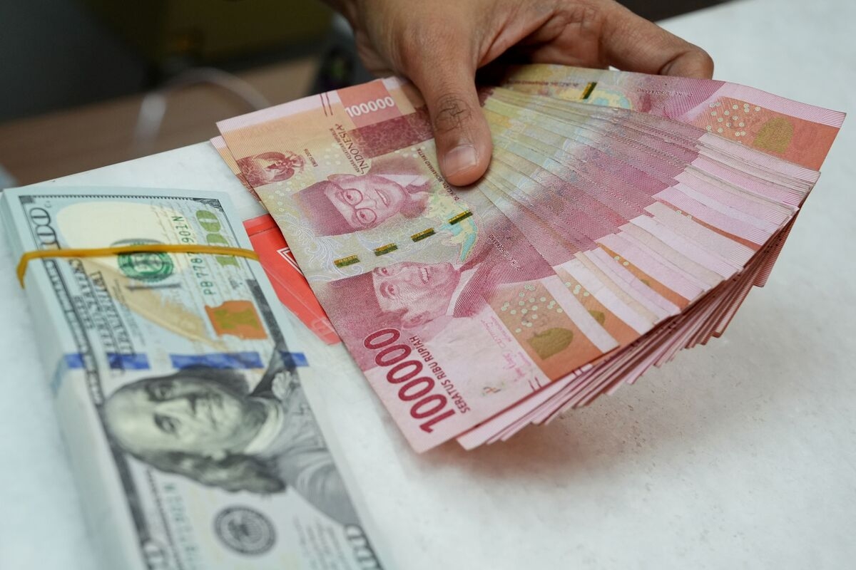 Indonesia Rupiah to Extend Rally on Fiscal Hopes, Weak Dollar