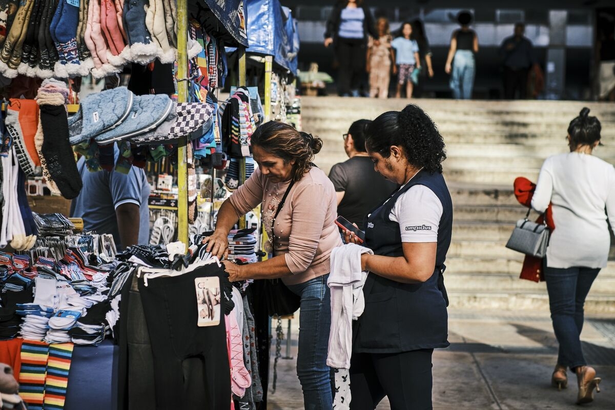 Brazil 2025 Inflation Forecasts Fall Ahead of Key Rate Decision