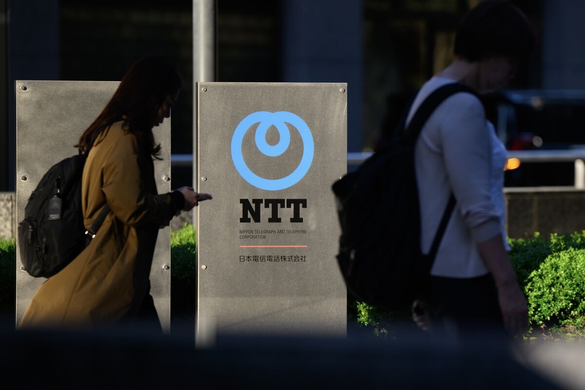 NTT Sells $17.7 Billion of Foreign Bonds in Record Asian Deal