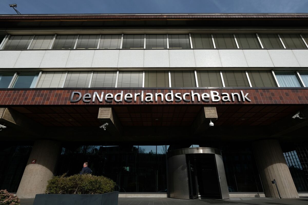Dutch Central Bank Warns Government Collapse Will Hit Economy