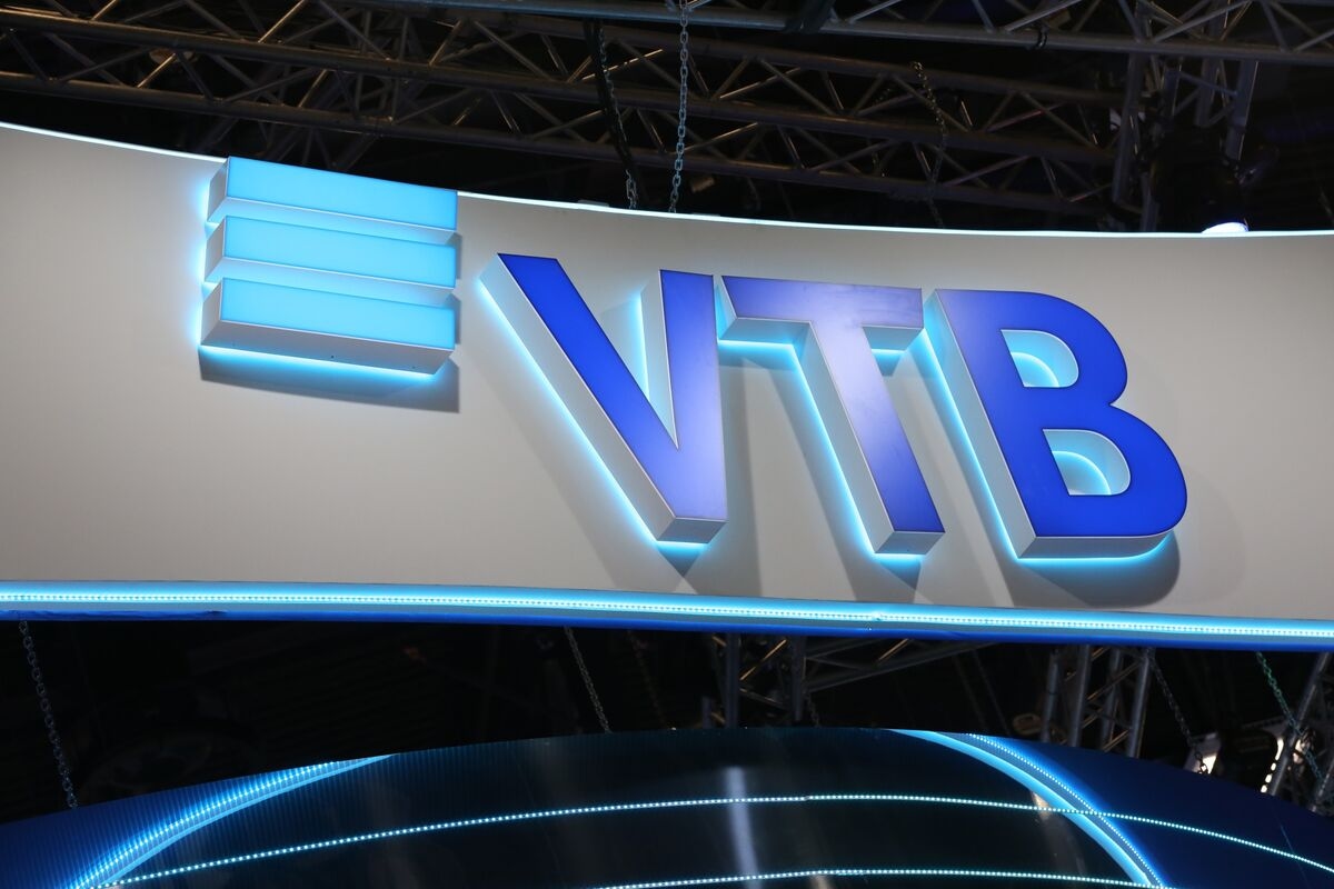 Russia's VTB Bank Sees Lending Income Collapse Amid War Pressure