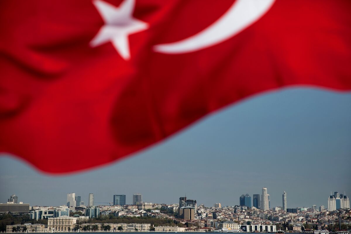Turkey Bank Shares Near Three-Month High on Rate Cut Expectation