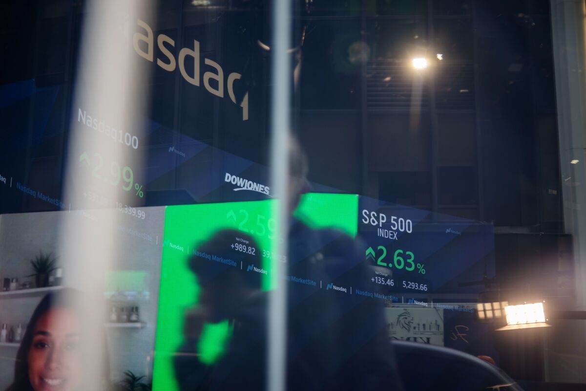 Pension Funds Missing Tech Rally Turn to Completion Portfolios