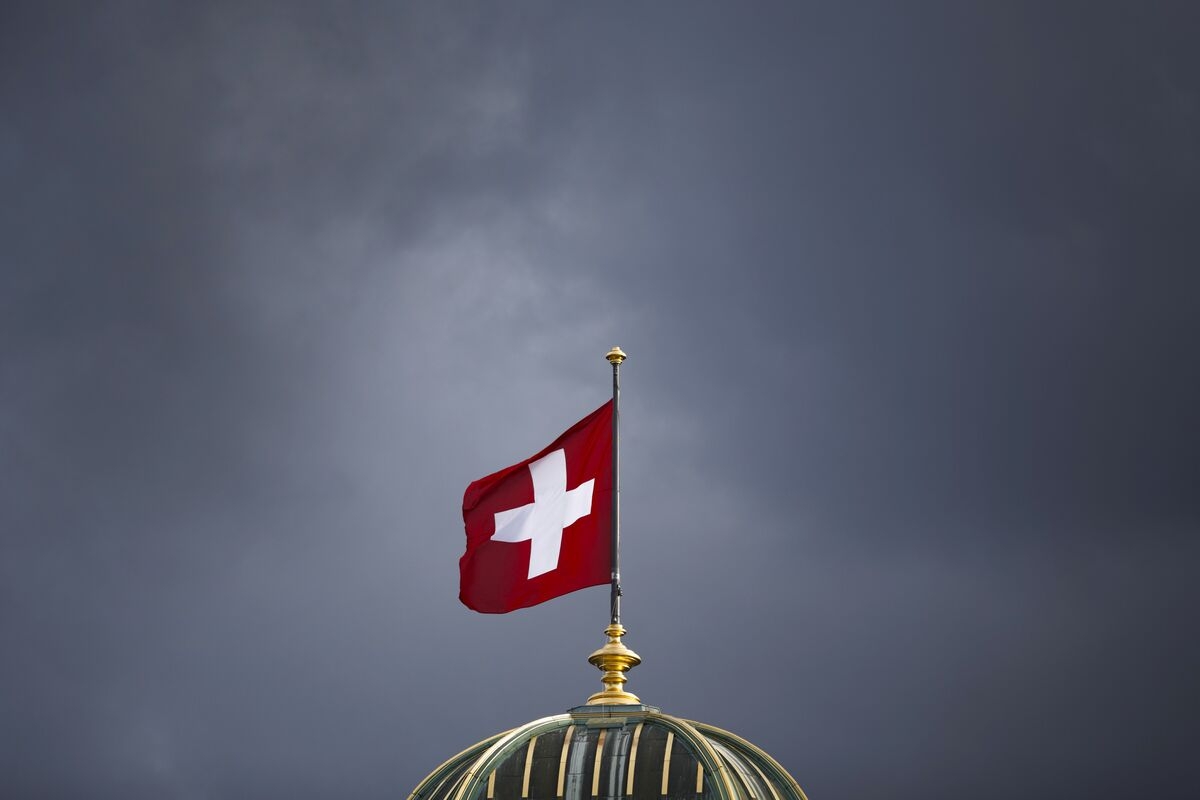 Switzerland's Likely Rate Cut to Zero Threatens to Test Banks