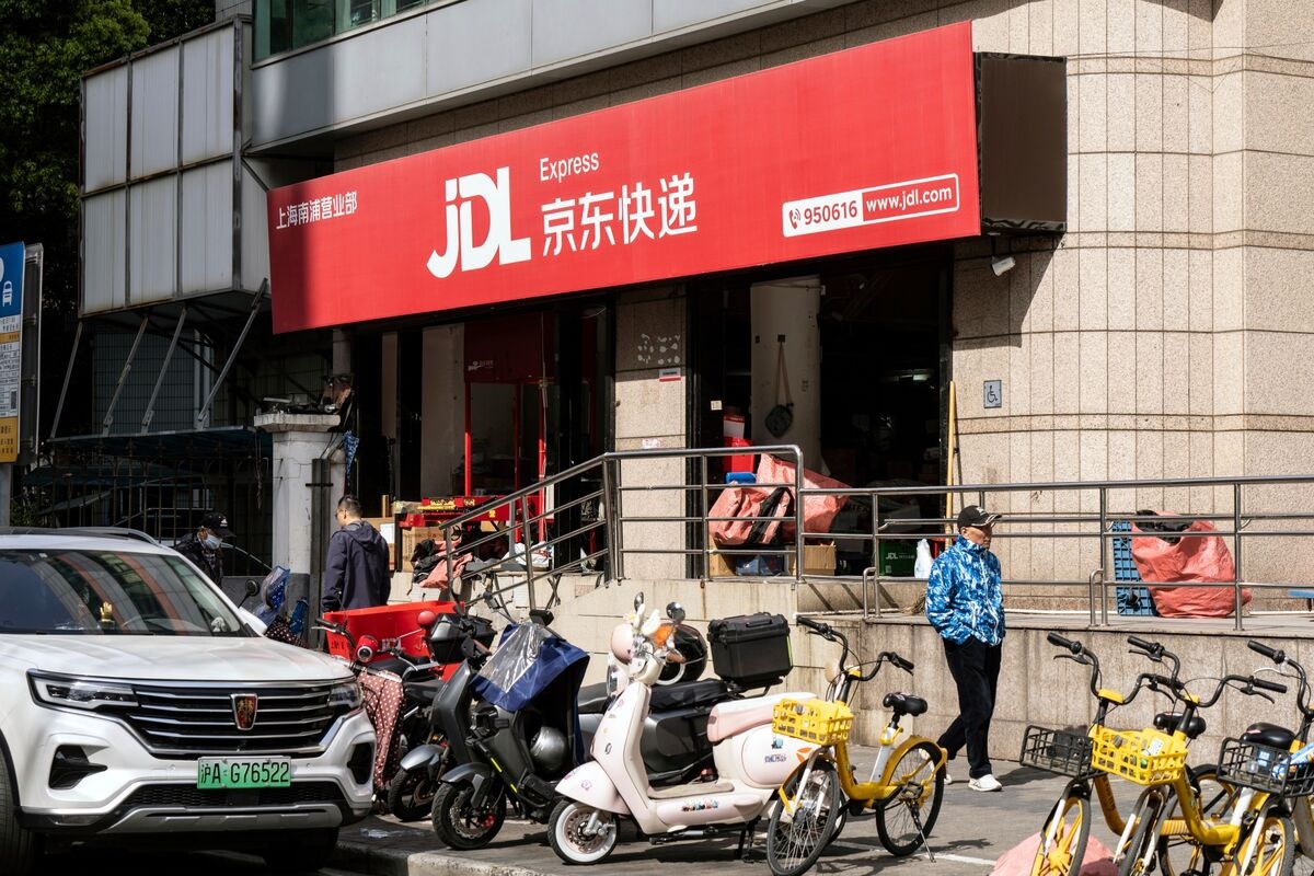 Tencent, JD.com, Hon Hai Navigate US Tariff Risks, AI Expansion