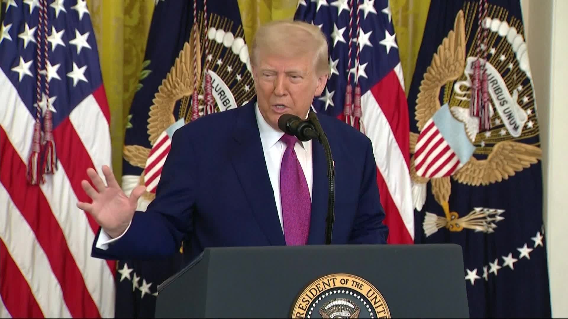 Trump Calls for Fed Rate Cut, Says He Won't Fire Powell