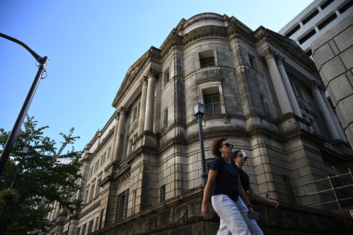 BOJ May Exit Wait-and-See Mode by End of This Year, Summary Says