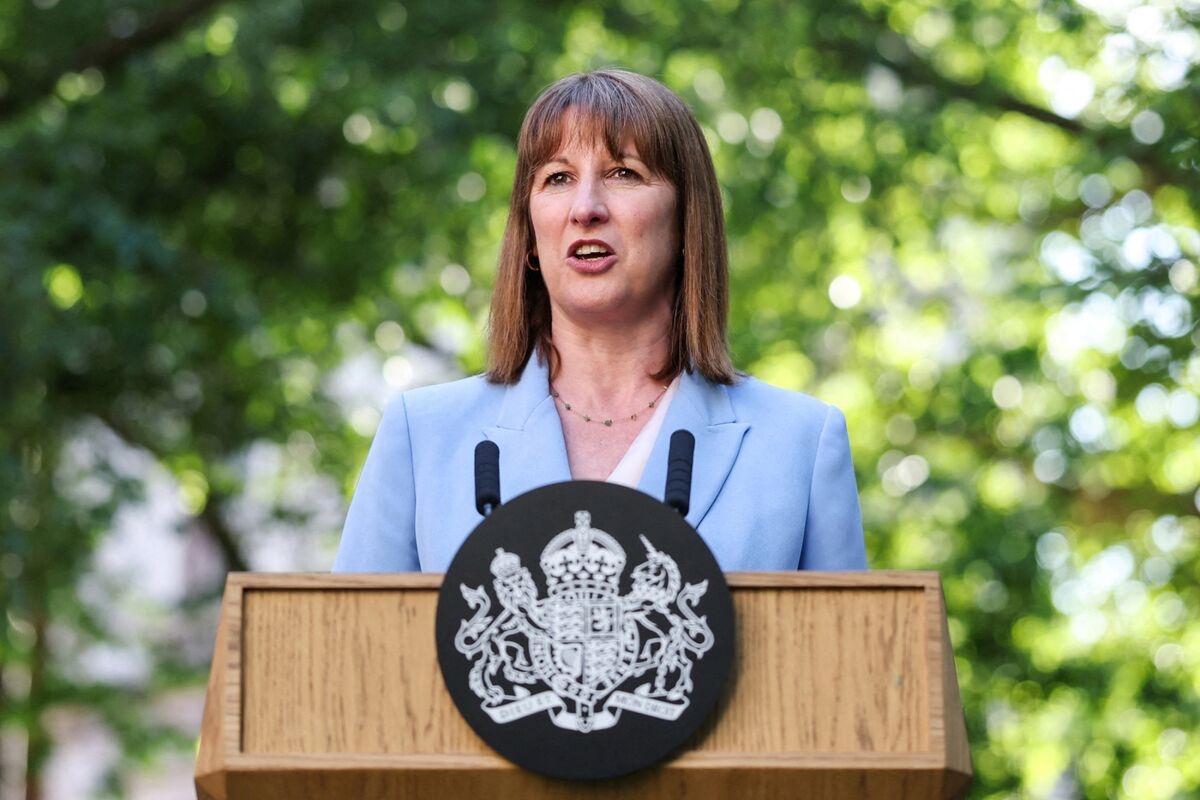 Labour's Migration Crackdown Puts Reeves' UK Headroom at Risk