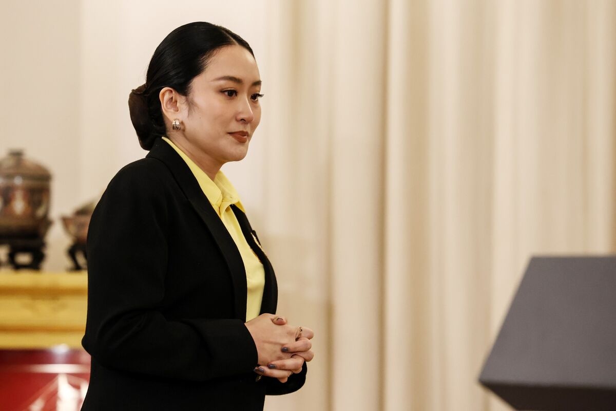 Thai Political Crisis Deepens as Shinawatras Face Legal Battles