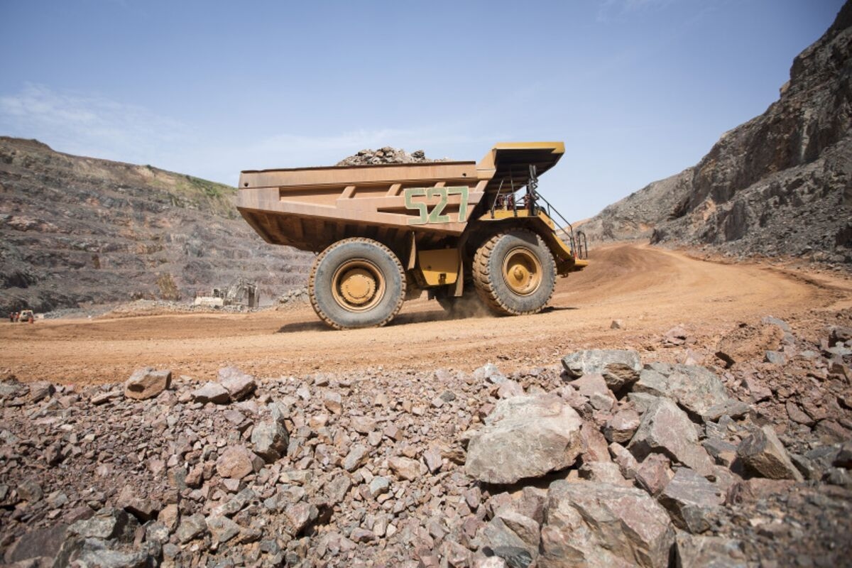Mali Helicopters Seize $117 Million of Gold From Barrick's Giant Mine