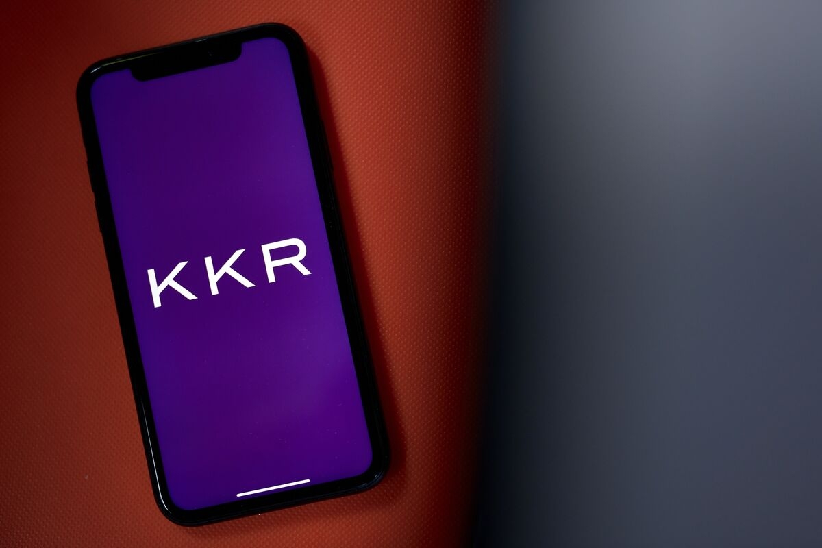 KKR's Shorthouse Said to Exit After Decade Courting World's Rich