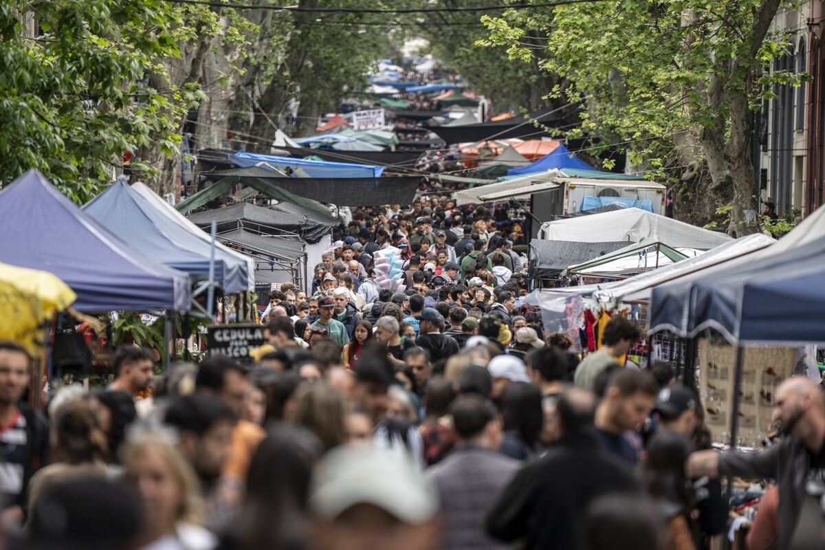 Uruguay Central Bank Surprises With Quarter-Point Rate Cut