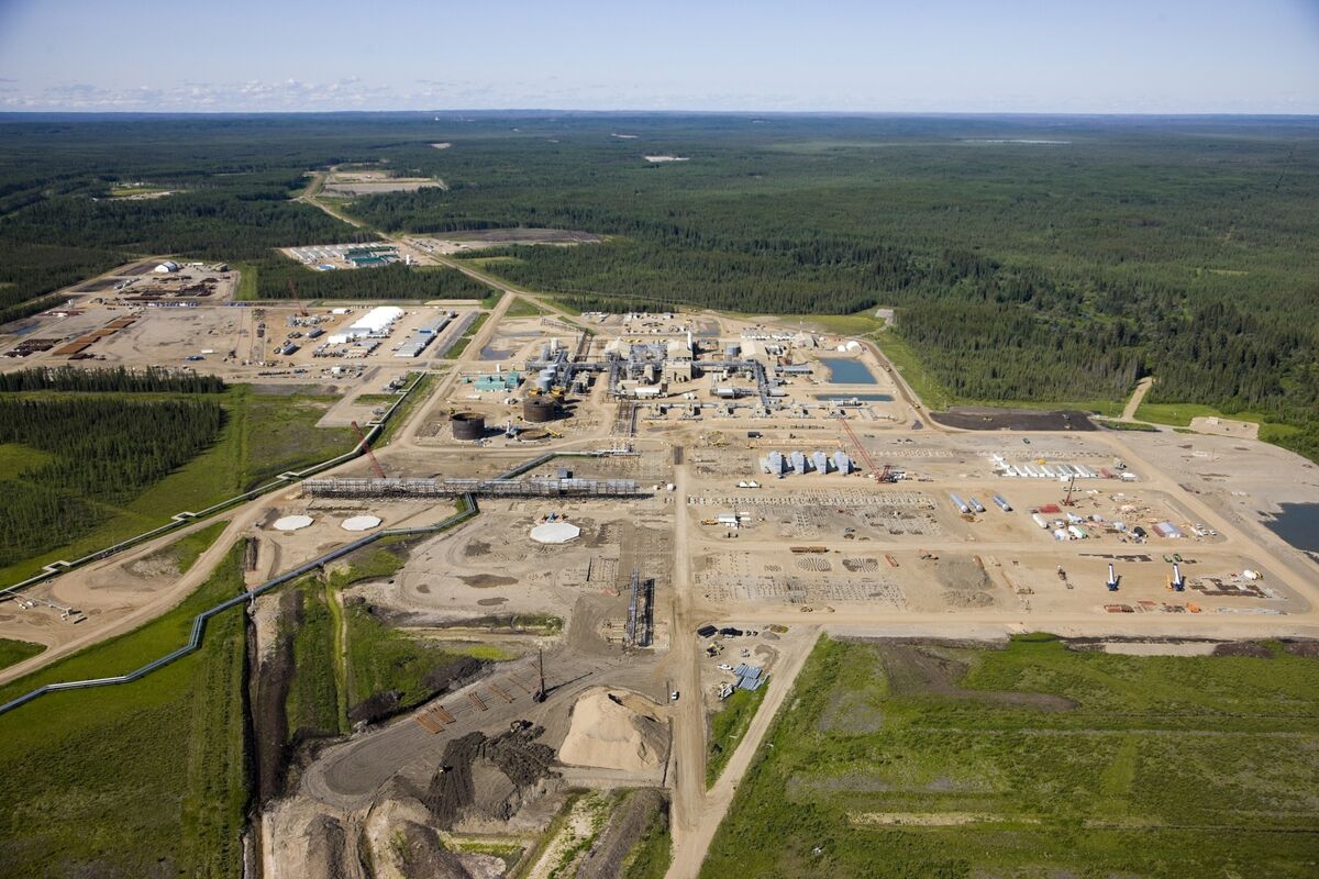 Major Canadian Oil Site Vents Most Gas Since 2021 Due to Wildfire