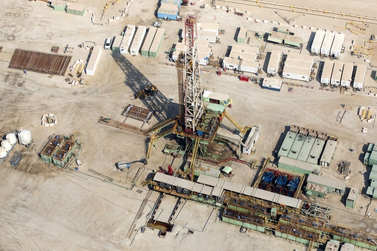 Saudi Oil Rigs Slump to Lowest in 20 Years, Outpaced by Gas