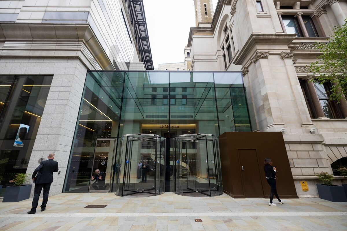JPMorgan Said to Hire Citi's Giatrakos for Private Equity Deals