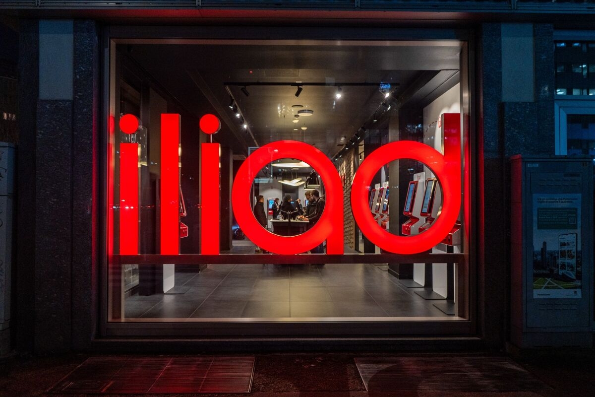 Telecom Italia CEO Says Iliad, Poste Are Its Only M&A Options
