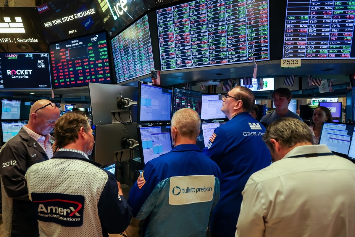 US Stocks Extend Gains on Strong Earnings, Rate-Cut Bets