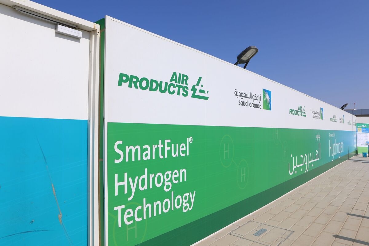 Saudi Arabia's Mega Neom Hydrogen Plant Struggles to Find Buyers