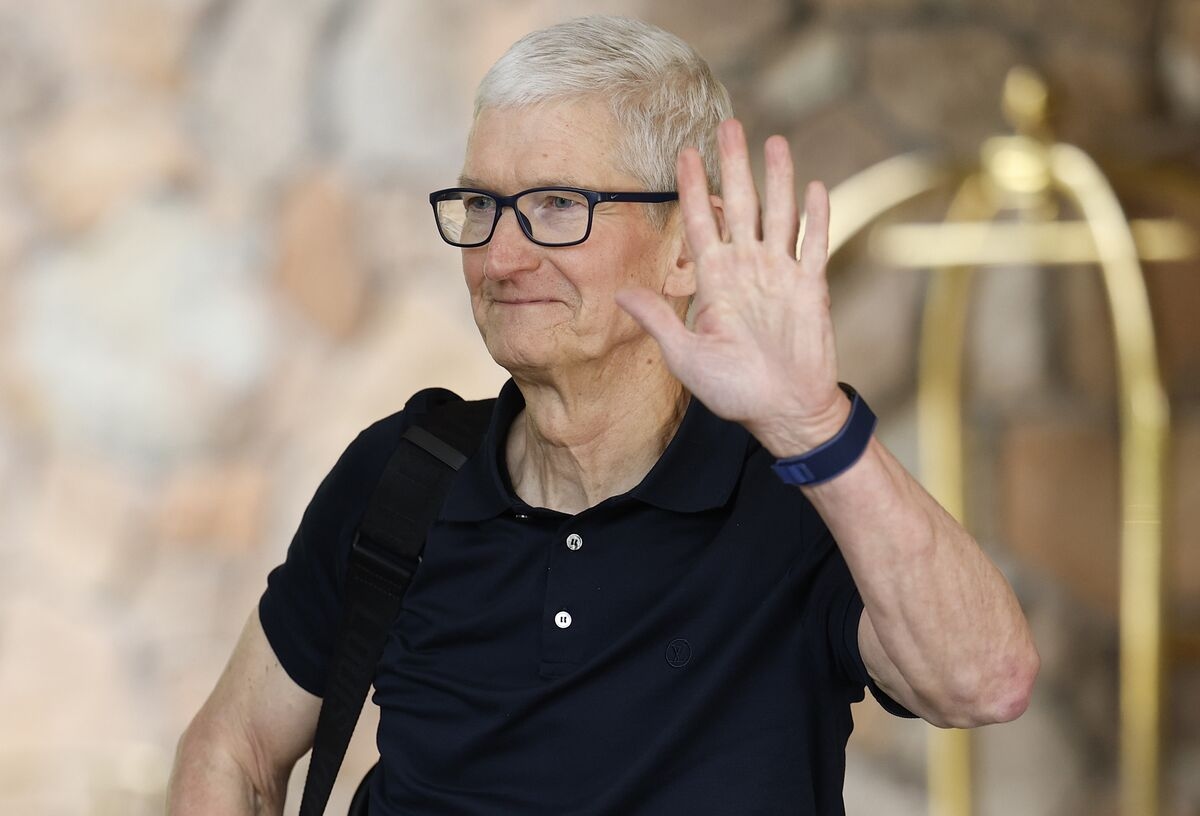 Apple and Cook Get a Boost — and Breather — From iPhone Sales