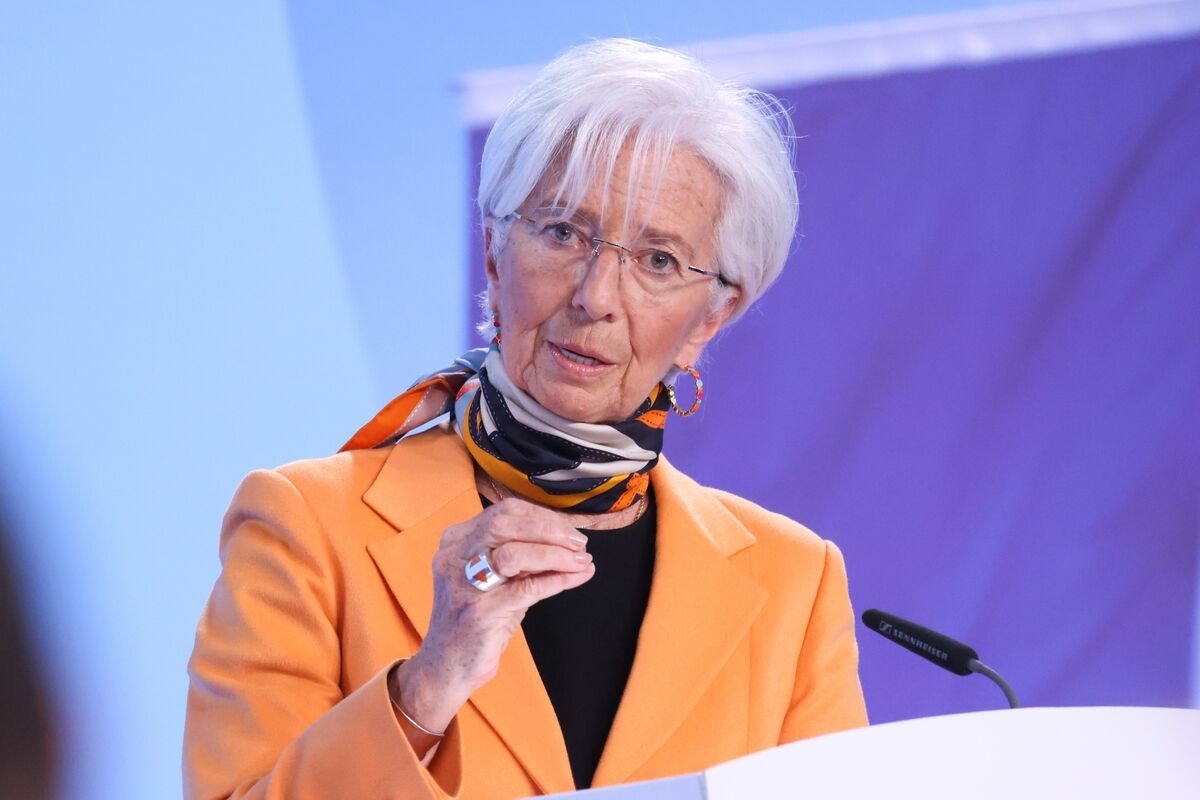 World Economic Forum Chases Lagarde as Its Next Leader After Founder's Abrupt Exit